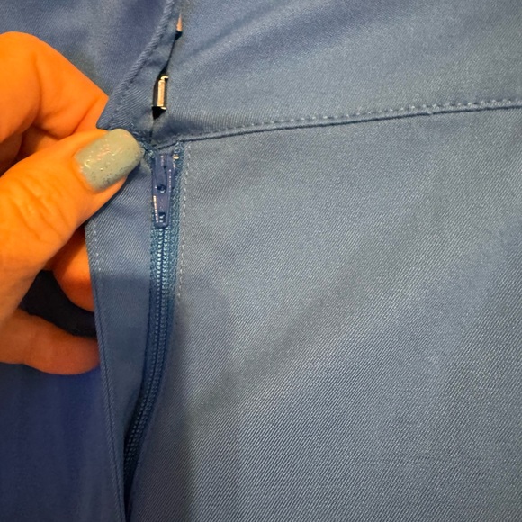 NWT    PGA Tour Women's Vibrant Blue Bermuda Shorts  SIZE: 6         #2 - Picture 3 of 14